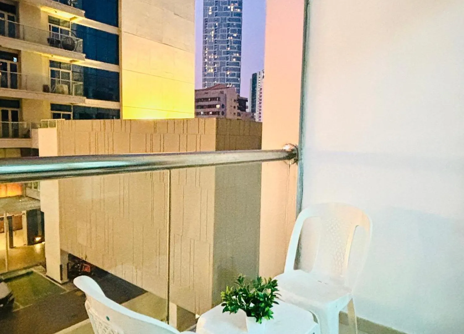 Luxury One Bedroom Apartment In Dubai Marina